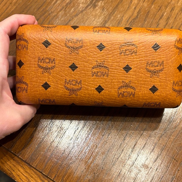 RARE MCM Black Sunglasses with Silver Detailing - Picture 12 of 16